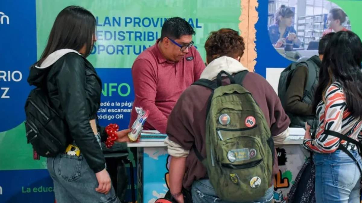 En marzo, los becarios del nivel superior  deberán presentar información sobre sus ingresos familiares y demostrar que siguen cursando regularmente. Fuente: (Neuquén Informa).