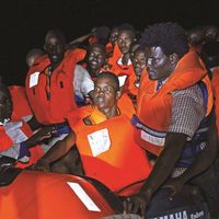 El rescate de migrantes naufraga en el Mediterráneo