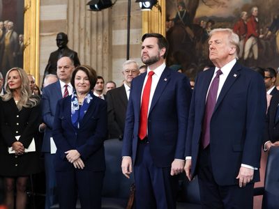 Trump proclama que astronautas harán ondear la bandera de Estados Unidos en Marte