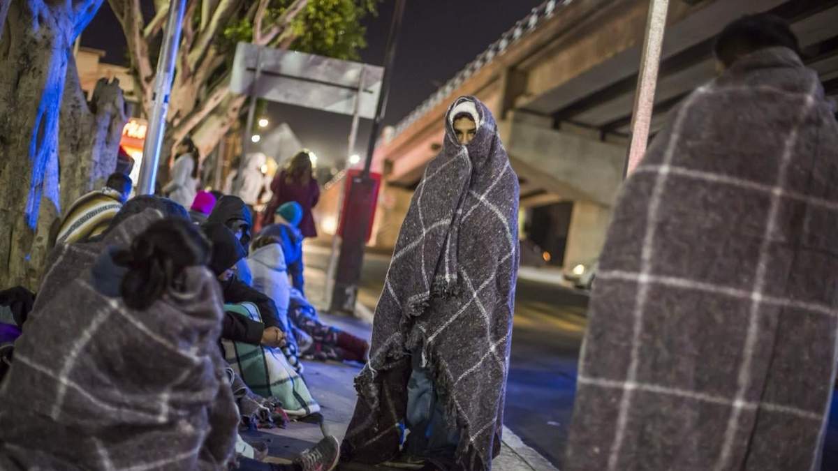En la imagen, migrantes de Michoacán y Guerrero en calles de Tijuana, en espera de que EU les conceda asilo humanitario.