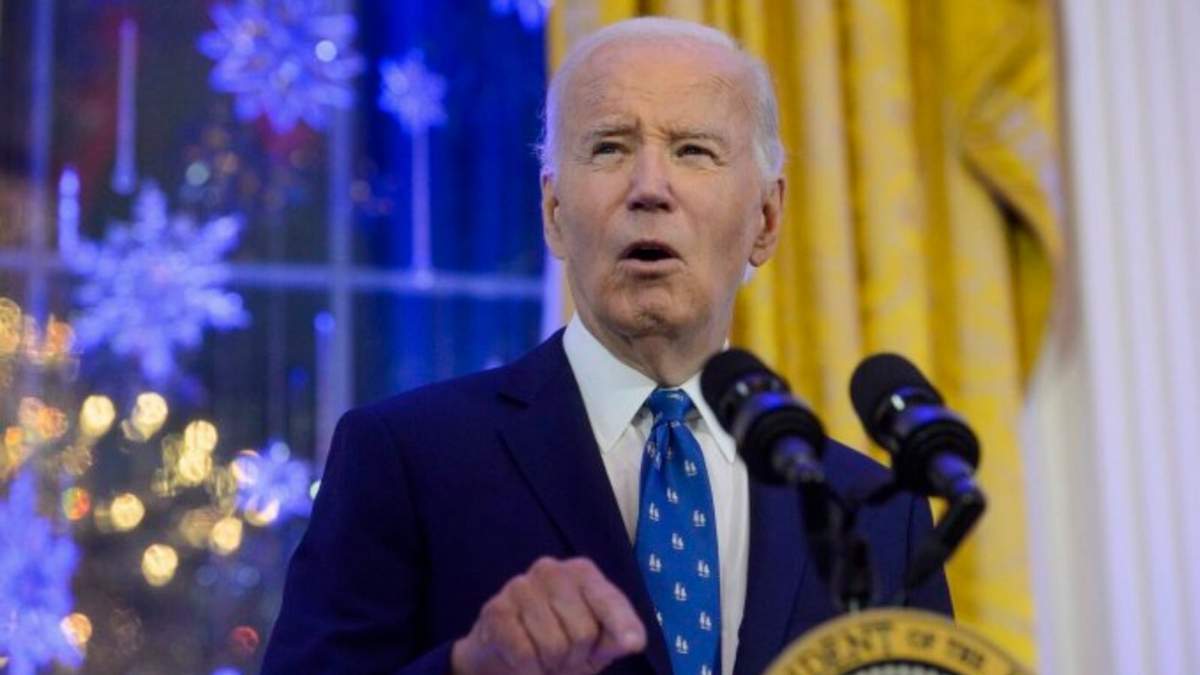 El presidente Joe Biden habla durante una recepción de Hanukkah en la Sala Este de la Casa Blanca en Washington, el lunes 16 de diciembre de 2024