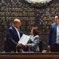 A mí me podrán decir todo, pero no ratero: Alfaro en su primer informe