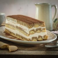 Torta con vainillas, flan y crema: una bomba de sabor que podés hacer sin horno y sin gastar una fortuna