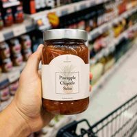 El truco de las abuelas para quitar las etiquetas de los frascos en el primer intento sin rayarlos