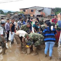Al menos 112 muertos y 200 desaparecidos deja avalancha al sur de Colombia