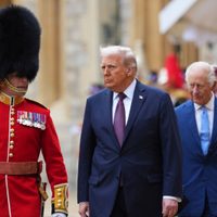 Trump es recibido en Inglaterra con fastuosa pompa y ceremonia