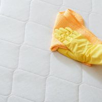 La fórmula mágica y secreta de los hoteles para dejar tu colchón impecable y como nuevo