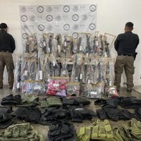 FGR decomisa arsenal en cateo a una casa de seguridad en el municipio de Juárez, Chiapas