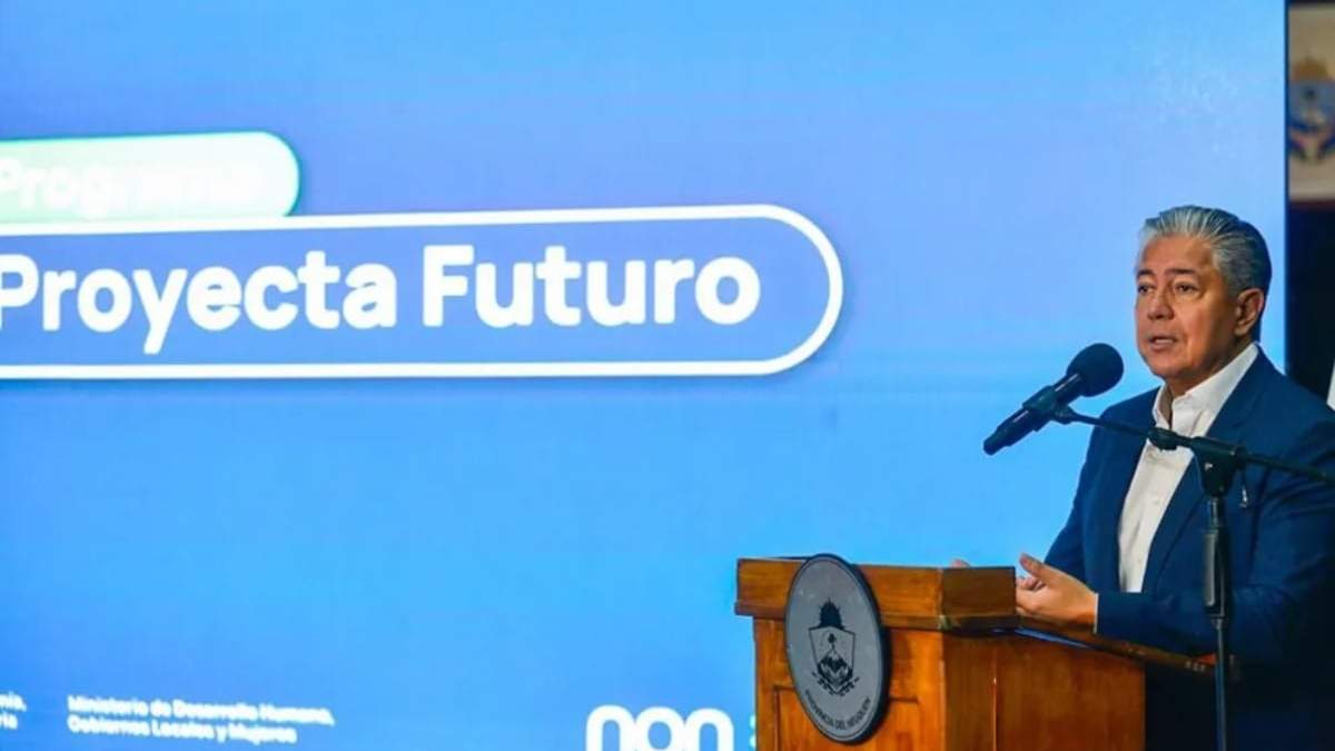 El gobernador Figueroa durante la presentación del programa. Fuente: (Neuquén Informa)