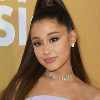 ¡En su peor momento! Ariana Grande enseñó desastroso ángulo y no la perdonaron en las redes
