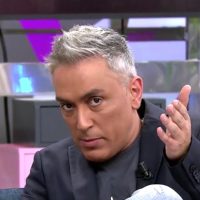 No pudo callar más, Kiko Hernández desenmascaró a esta cantante: “Estaban tirados en la basura”