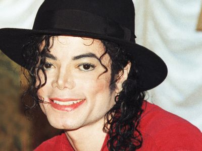¡Polémica teoría!  Michael Jackson y su parentesco con un gran artista. ¿Son familia?