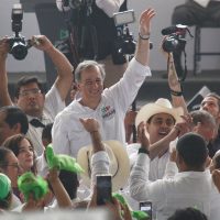 Meade mantendría pensión a expresidentes; es un pago justo por los servicios que dieron al país, dice