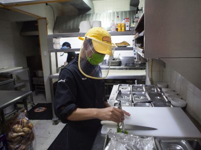 Solicitudes del seguro por desempleo en EU caen a 238 mil, en un mercado laboral resiliente