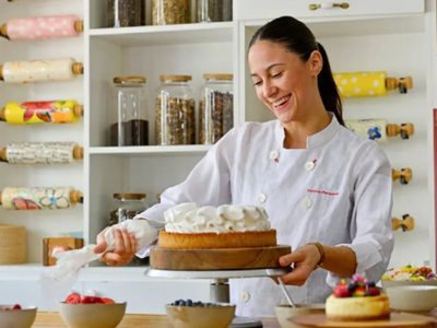 De Madrid a Chos Malal: una joven de 26 años abrió su pastelería y apuesta al producto regional