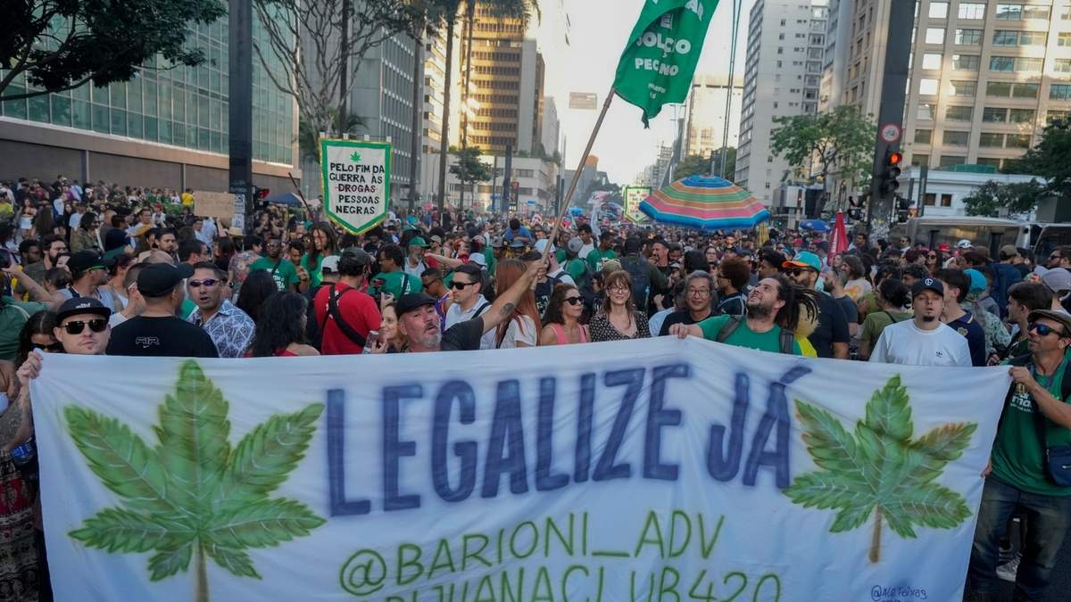 Marcha para exigir la legalización de la mariguana en Sao Paulo
