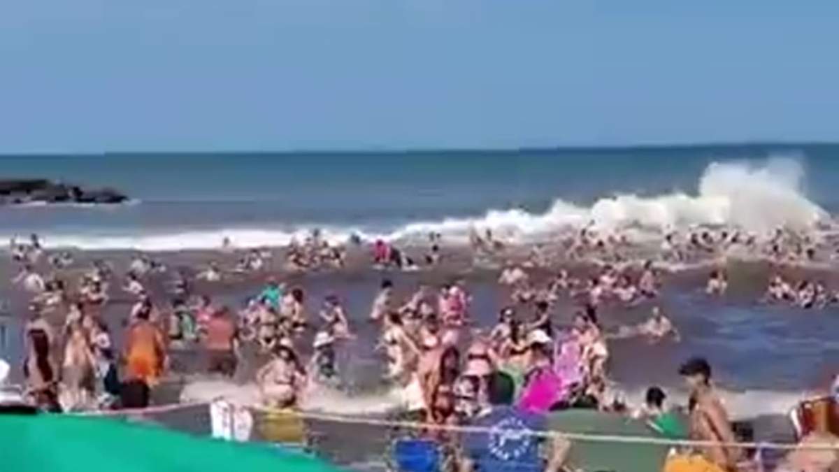 Pánico en Santa Clara del Mar por una ola gigante que dejó un muerto y 35 heridos