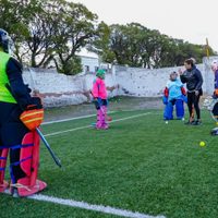 Con una amplia participación del público, Las Leonas ofrecieron una clínica de hockey en Zapala