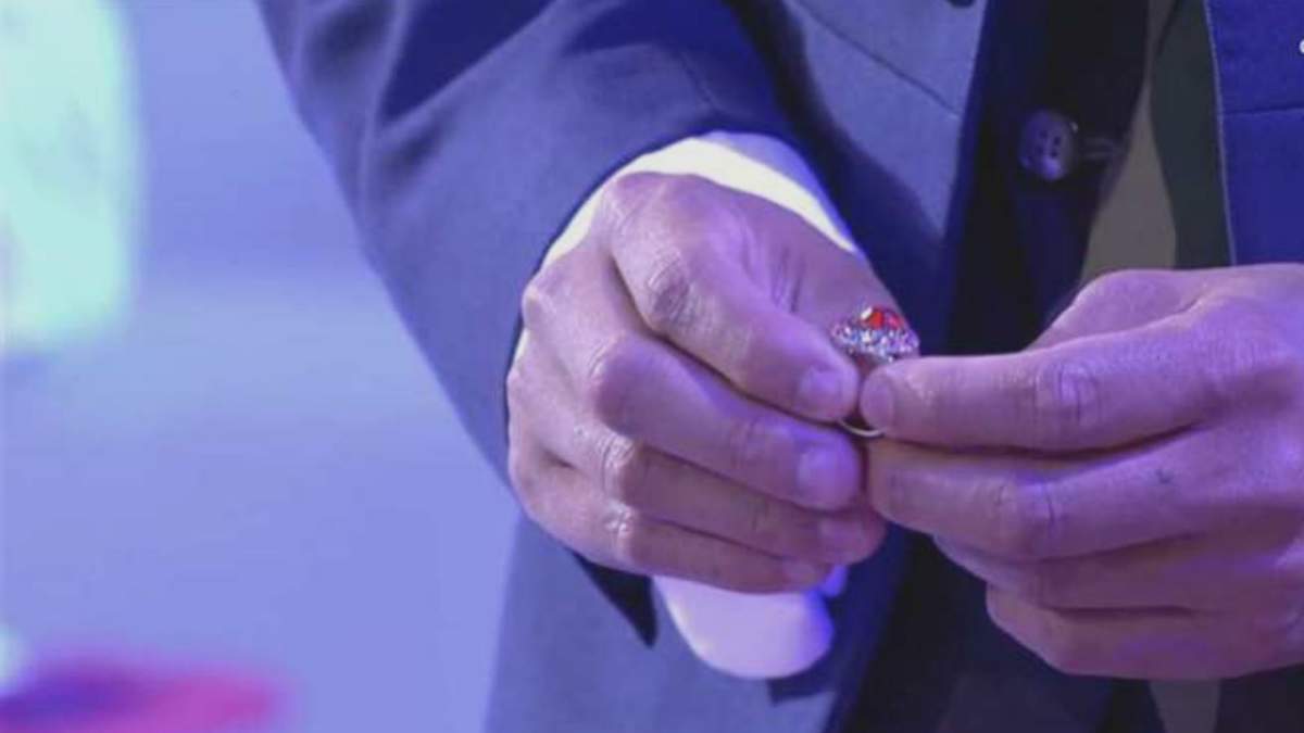 La alianza del casamiento de Fani y Christofer. Fuente: (Twitter)