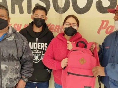 Mujer logra recuperar la mochila con 40 mil pesos que olvidó en un camión
