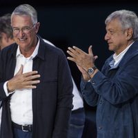 AMLO otorgó casi 5 mil millones de pesos en publicidad a Televisa, TV Azteca y La Jornada