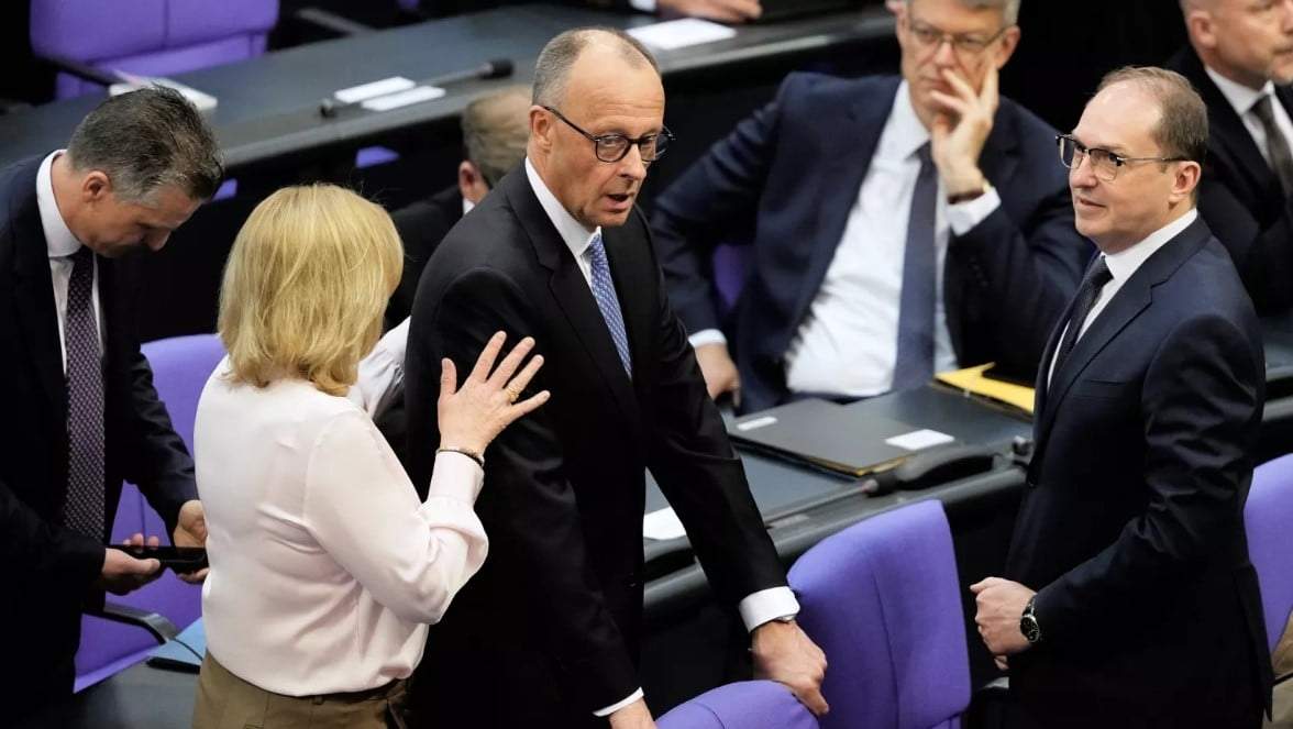 Friedrich Merz reacciona tras no resultar elegido como nuevo canciller, en la primera ronda de votación en el Bundestag en Berlín