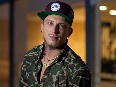 ¡En exclusiva! "El Polaco" deja ver el rostro de su bebé con Barby Silenzi por primera vez