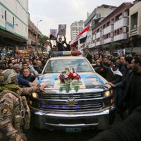 FOTOS: Una multitud se despide del comandante iraní y su hija advierte a Estados Unidos sobre un "día oscuro"