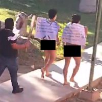 Encapuchados desnudan y golpean a dos vendedores de vapeadores en Guasave (Video)