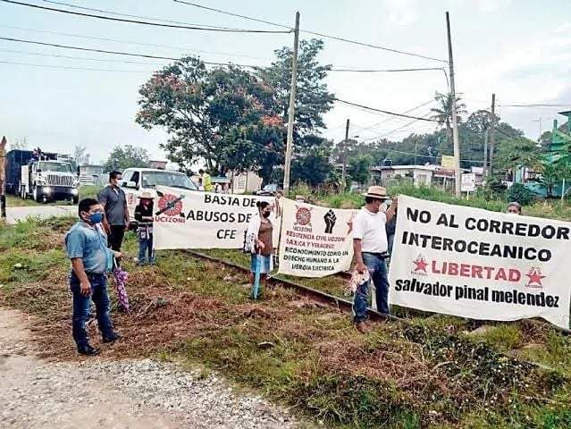 “La imposición del Corredor Interoceánico ha evidenciado la colusión y corrupción de funcionarios públicos e instituciones de los tres niveles de gobierno”, afirmaron los comuneros inconformes. En la foto, una de las protestas.