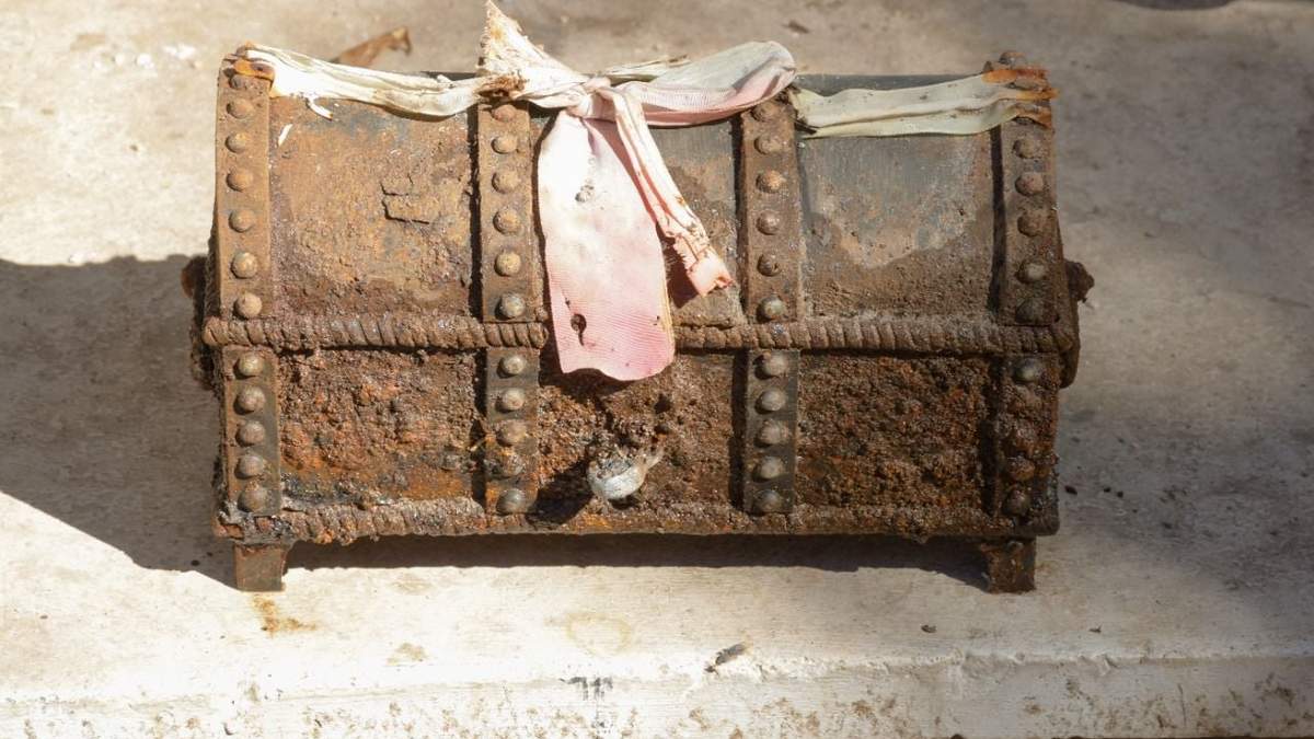 El cofre encontrado en Centenario. Fuente: (Twitter)