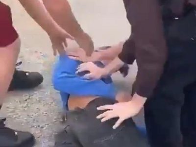 Adolescentes propinan golpiza a compañero de escuela y le fracturan el cráneo (Video)