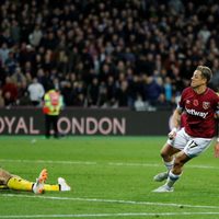 Con gol de "Chicharito" Hernández el West Ham se impone 4-2 frente al Burnley