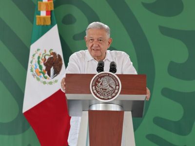 AMLO denunció que hay dos abogados que “malaconsejan” a trabajadores de Mexicana de Aviación