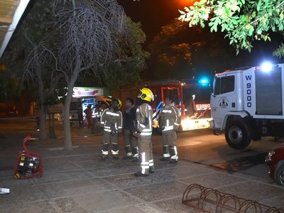 Evacuaron un edificio en pleno centro de Cipolletti, por un incendio