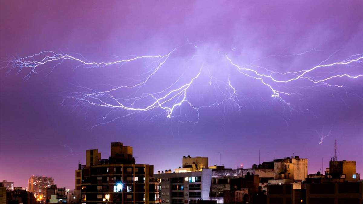 El SMN advirtió que durante la jornada habrá fuerte actividad eléctrica. Fuente: (Twitter)