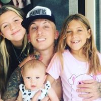 Al son del amor: rodeado de sus hijas, El Polaco y un recital hogareño que nos enamoró
