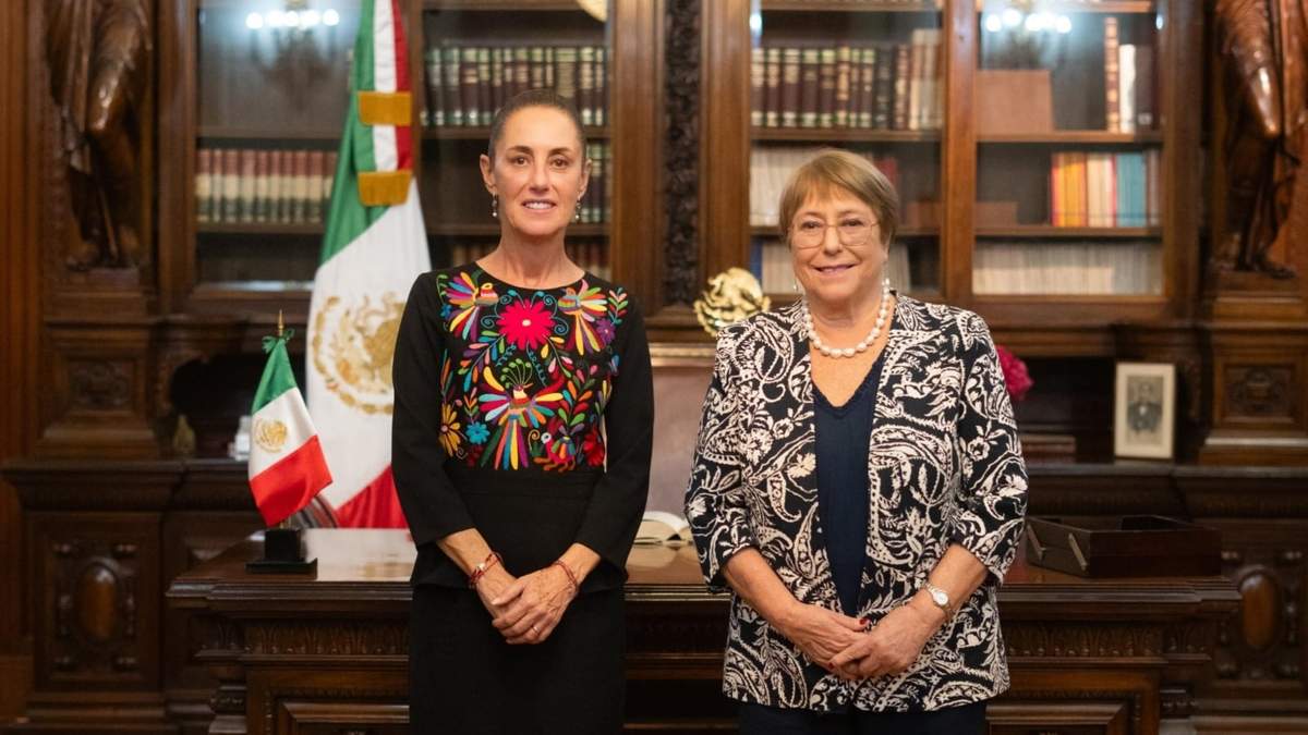 La presidenta Claudia Sheinbaum con Michelle Bachelet