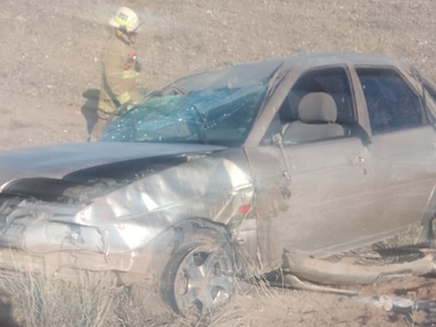 Cuatros personas resultaron heridas tras volcar un auto en la ruta 22 en Plaza Huincul