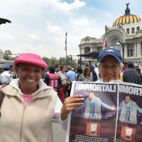 Limitan fila en Bellas Artes para despedir los restos de Juan Gabriel