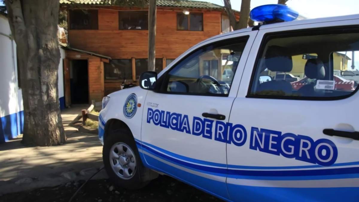 Móvil policial de la fuerza de Río Negro. Fuente: (Twitter)