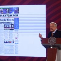 Reforma eléctrica: AMLO acusa a sus antecesores de inundar pueblos "por la ambición al dinero"