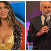 ¡La trató de cor...! Cinthia Fernández fue atacada por famosísima ex de Jorge Rial. ¡Escándalo en pu