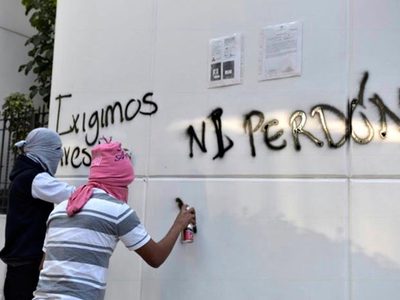 Padres de los 43 concretan reunión con funcionarios de la Segob, SRE y PGR