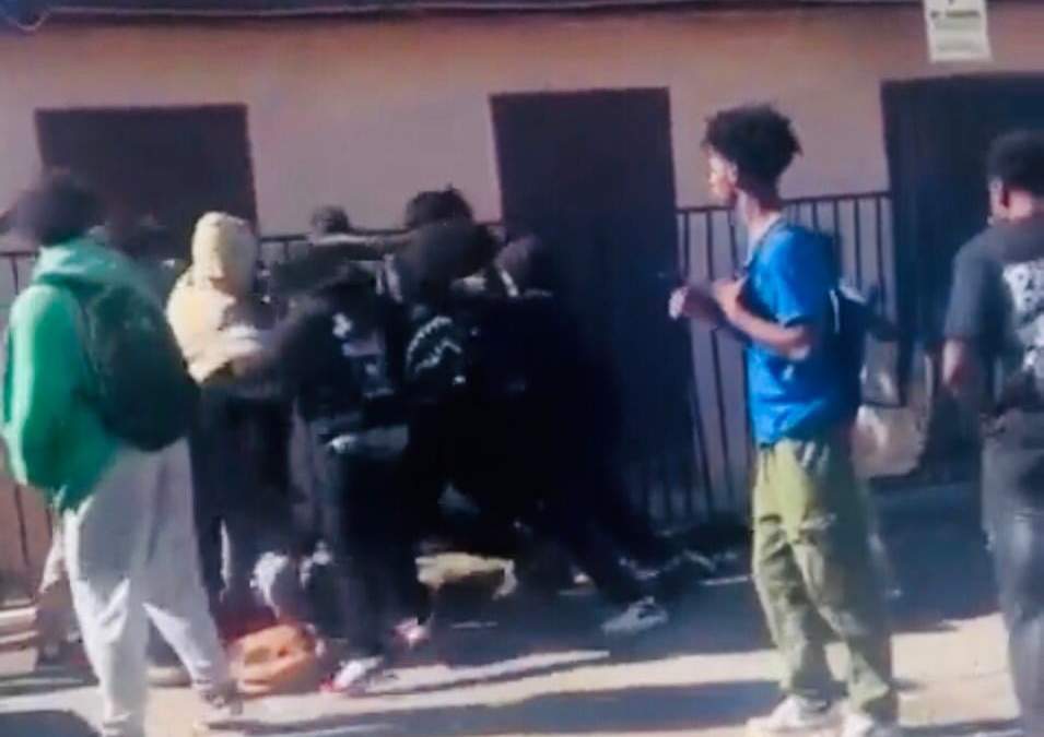Una turba de adolescentes golpean a un menor de edad en Las Vegas