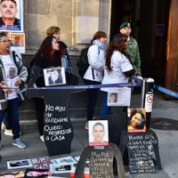 Familiares de desaparecidos reclaman falta de resultados y apoyo frente a Palacio Nacional