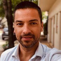 El Chino Leunis se fotografiaba con su novia cuando de repente apareció... ¡Cuidado!