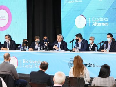 Energía: Darío Martínez firmó un acuerdo con la provincia de Tierra del Fuego
