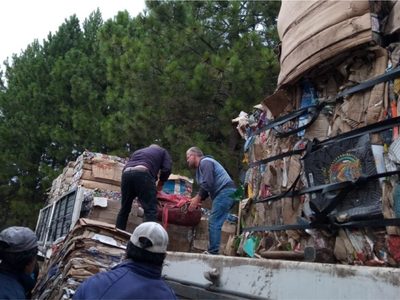 Conciencia ambiental en Villa Pehuenia y Moquehue: los vecinos separan los residuos