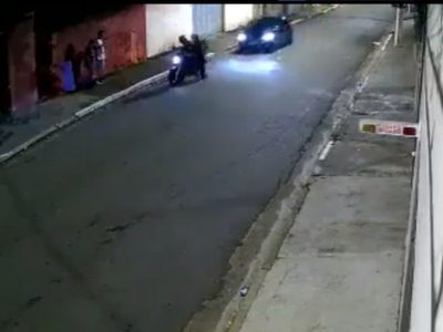 Un hombre atropella a dos ladrones que habían asaltado a sus sobrinos (Video)